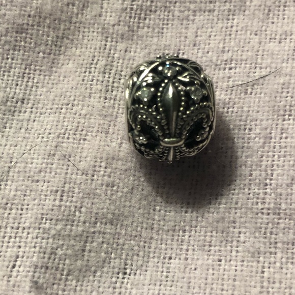 AUTHENTIC PANDORA FLEUR DIS LIES CHARM. - Picture 4 of 4